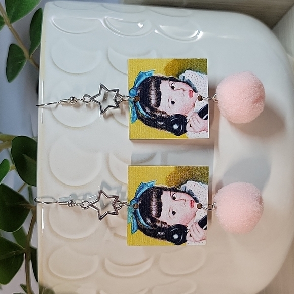🔥LAST PAIR🔥 Retro Baby MCM Dangle Earrings - Picture 1 of 6